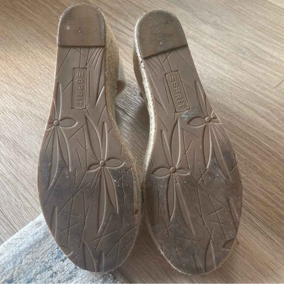 Esprit Romy Espadrille Sandals Wedges, white with gold grommets Size 9 - Picture 4 of 4